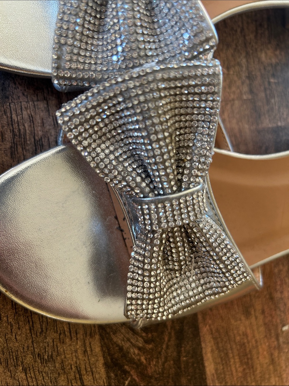 #70 TOP Moda Silver Rhinestone Bow Slide Mules - Picture 3 of 6